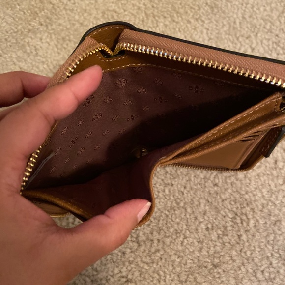 ❌SOLD❌ Tory Burch Wallet - Picture 4 of 6